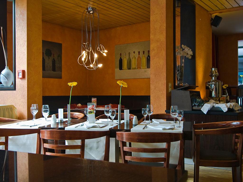GHOTEL hotel & living Hannover: Warm-gemütliche Atmosphäre im Restaurant