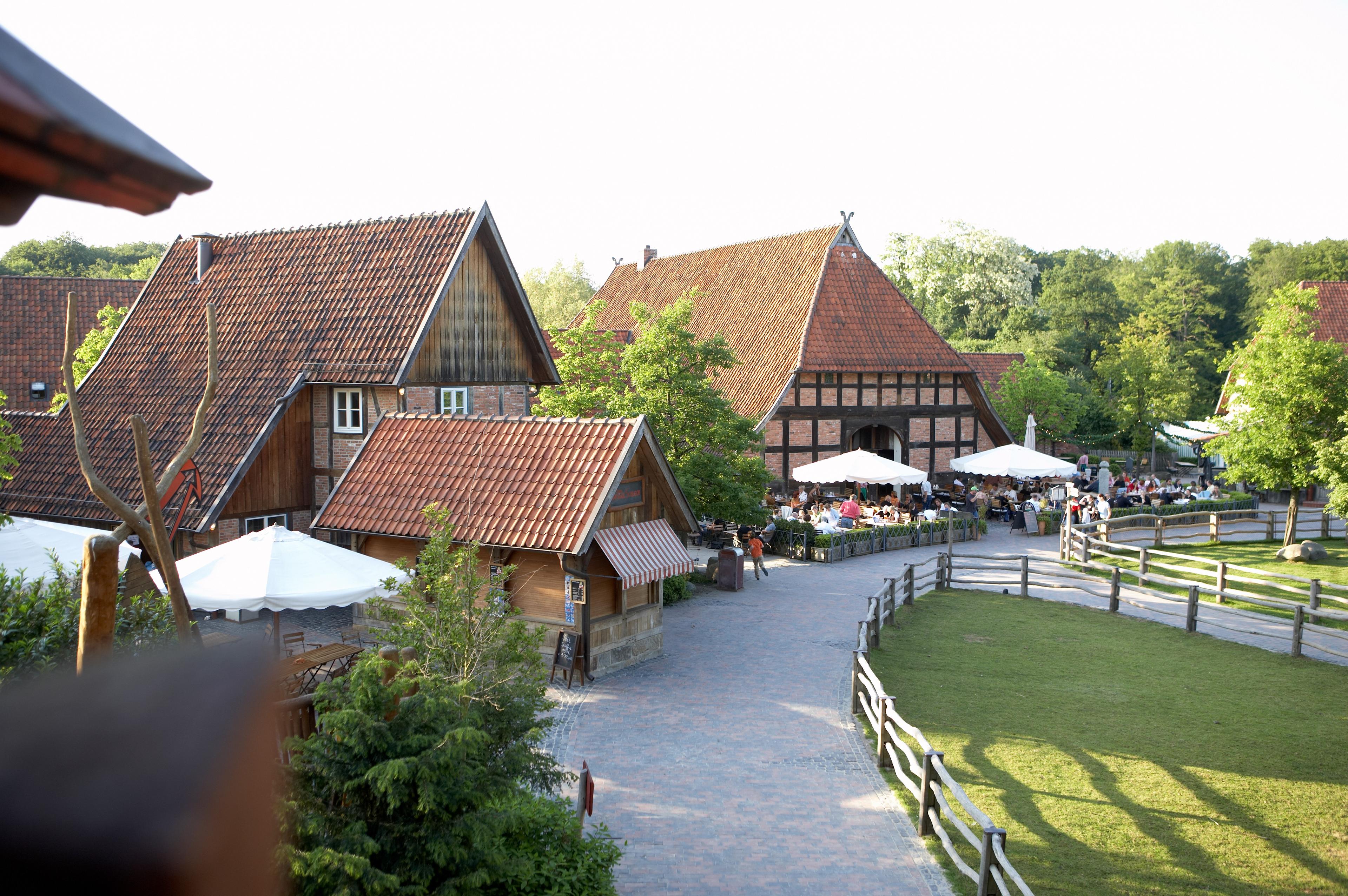 Authentischer Bauernhof mit Restaurant: Meyers Hof und Hoflokal im Erlebnis-Zoo