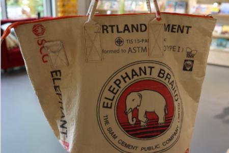 Recycelte Taschen aus gerechter Herstellung im Zoo-Shop